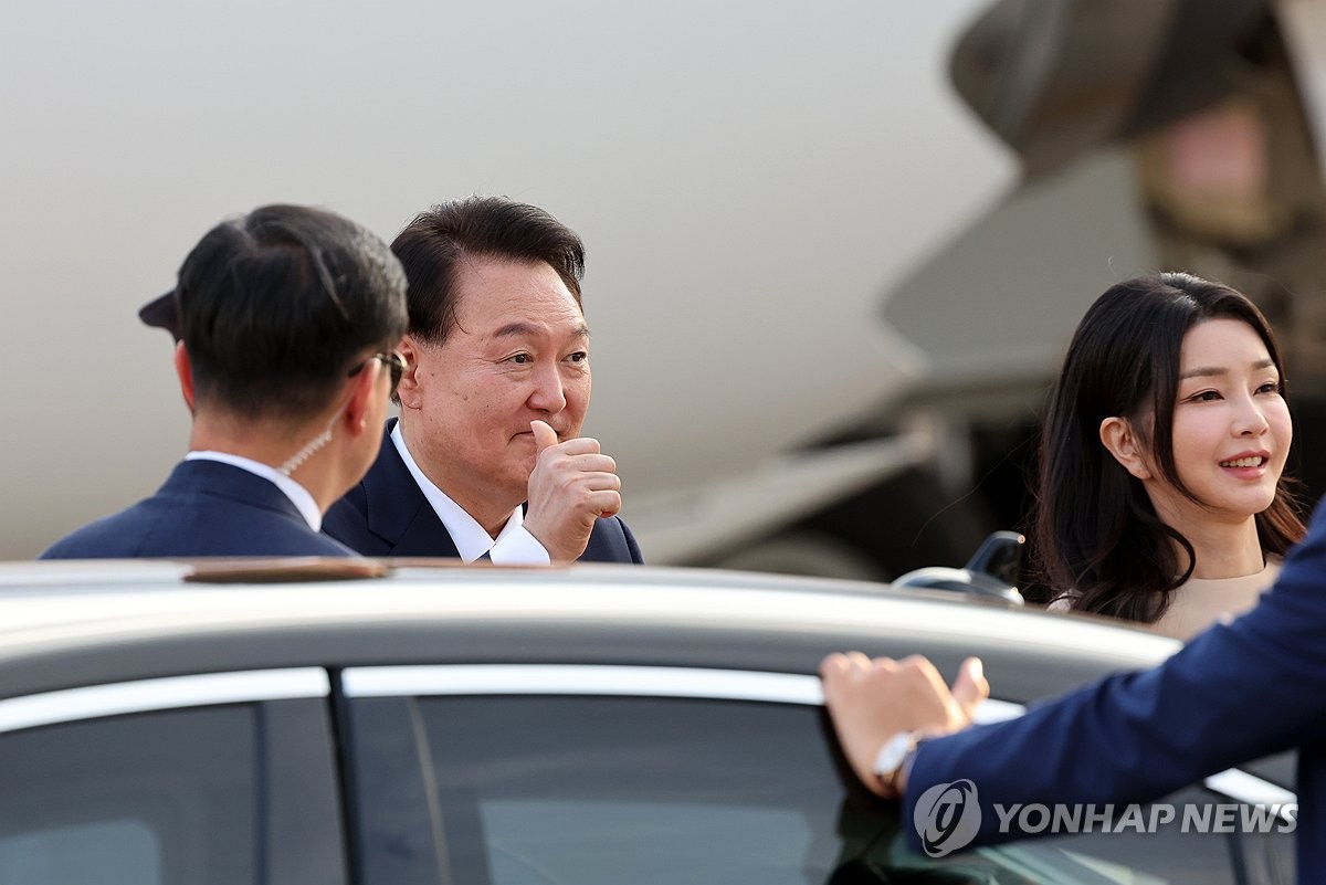 尹대통령, G20 개최지 인도 도착…北비핵화·가치연대 공고화(종합)