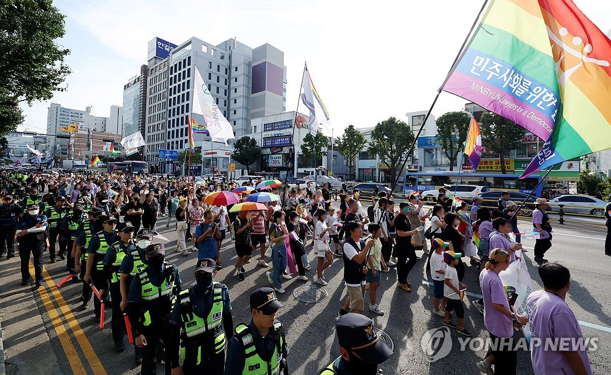 인천서 성 소수자 퀴어축제 개최…충돌 없이 마무리(종합)