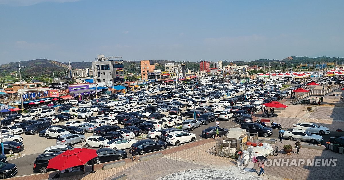 "천수만 대표먹거리 대하 맛보러 오세요" 남당항 대하축제 개막(종합)