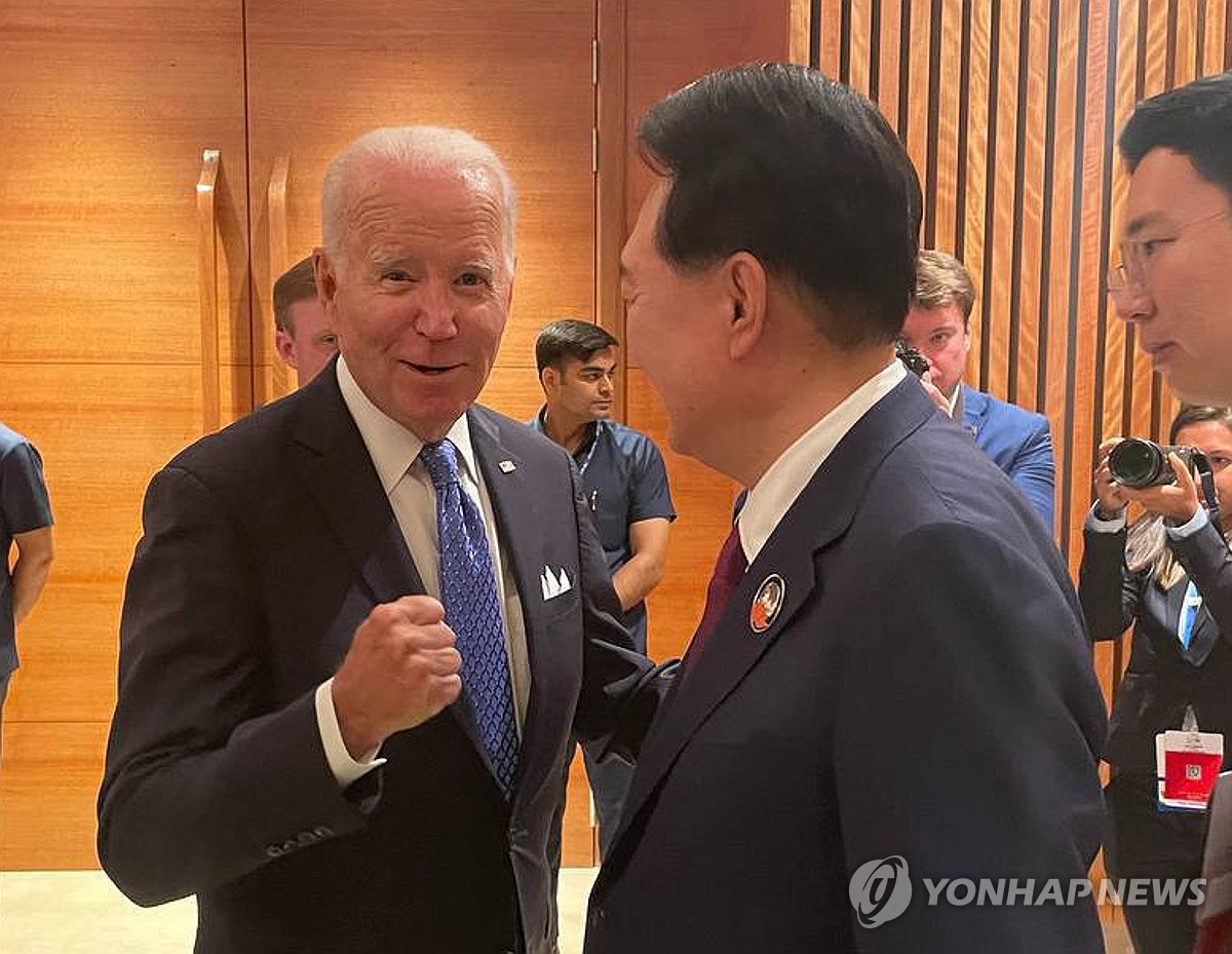 尹 "한미일에 양질 일자리 창출" 바이든 "3국 삶에 좋은 영향"