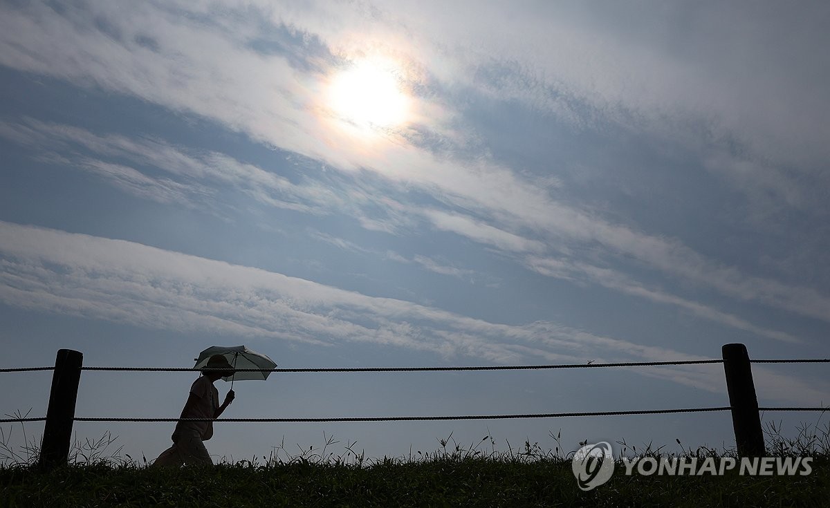 [날씨] 낮 30도 안팎 늦더위…내륙 안개 주의