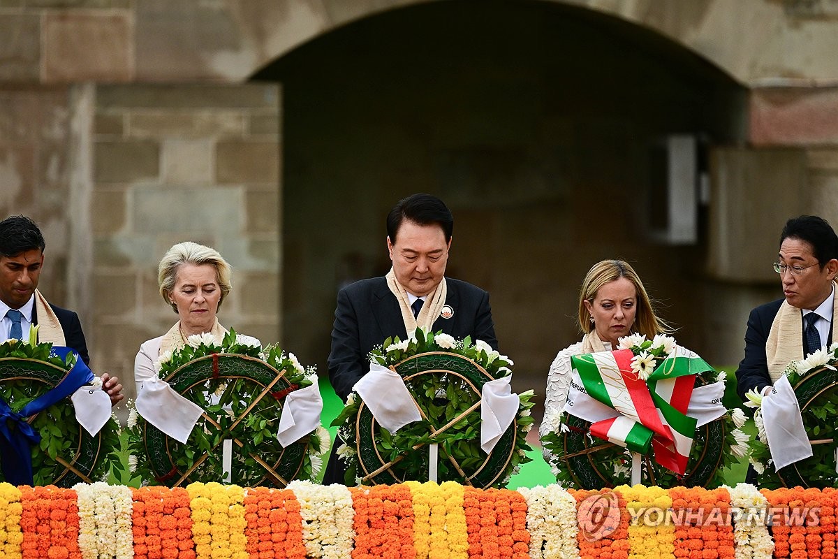 인도 총리가 G20 정상들에게 선물한 간디의 '카디 스카프'는