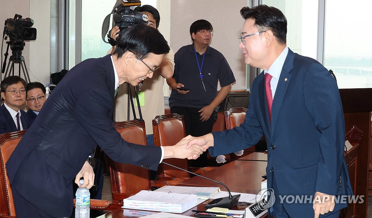 수도권만 되는 '쓱 새벽배송'…대형마트 온라인배송 규제 논란