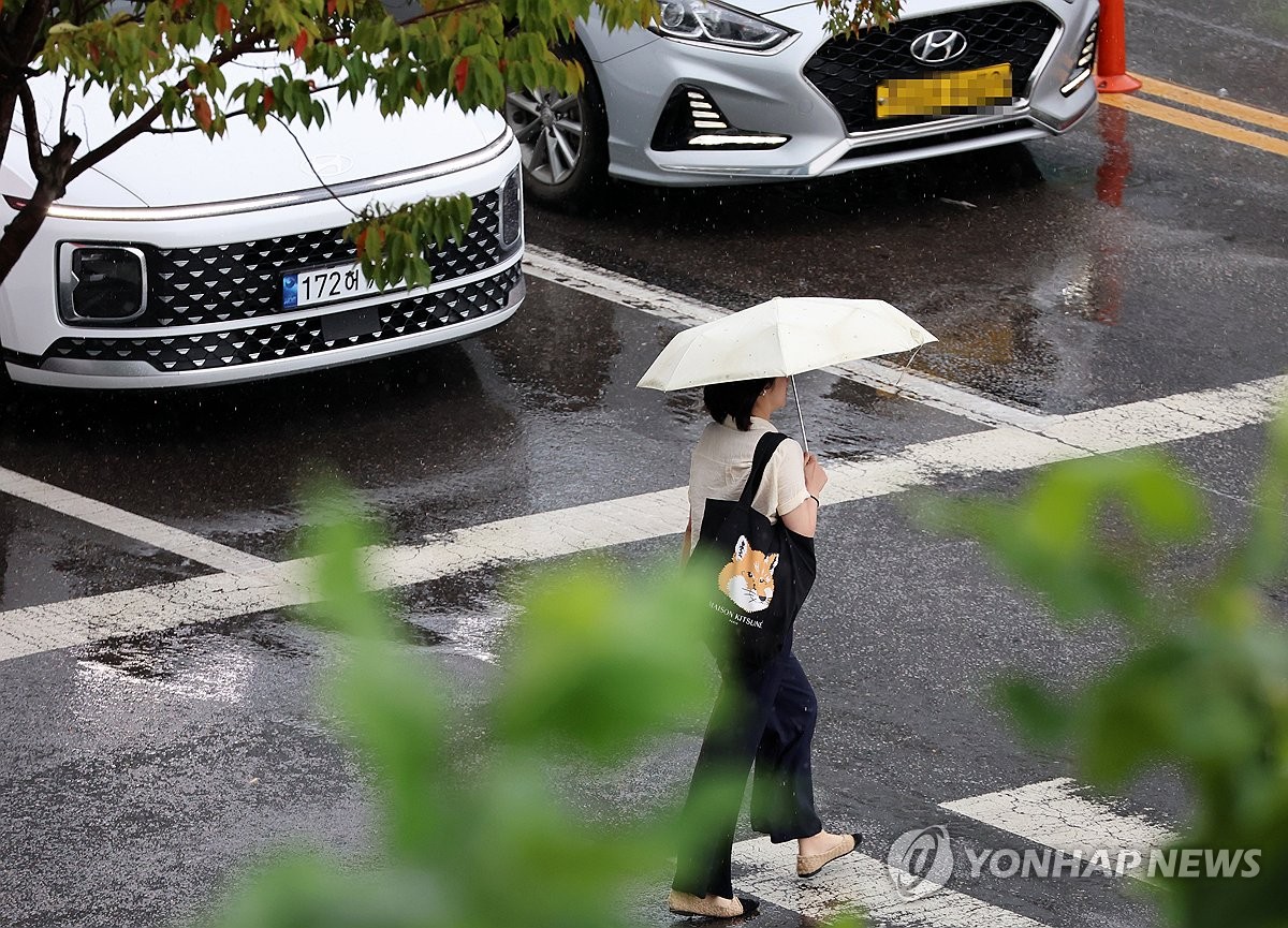 [날씨] 전국 세찬 가을비…흐리고 큰 더위 없어