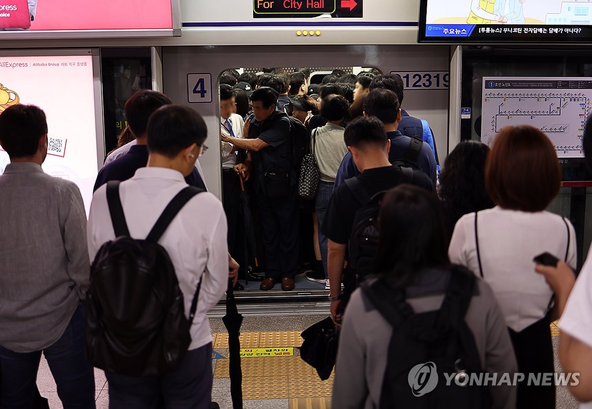 철도파업 사흘째 열차 감축 운행 지속…이용객 불편 이어져