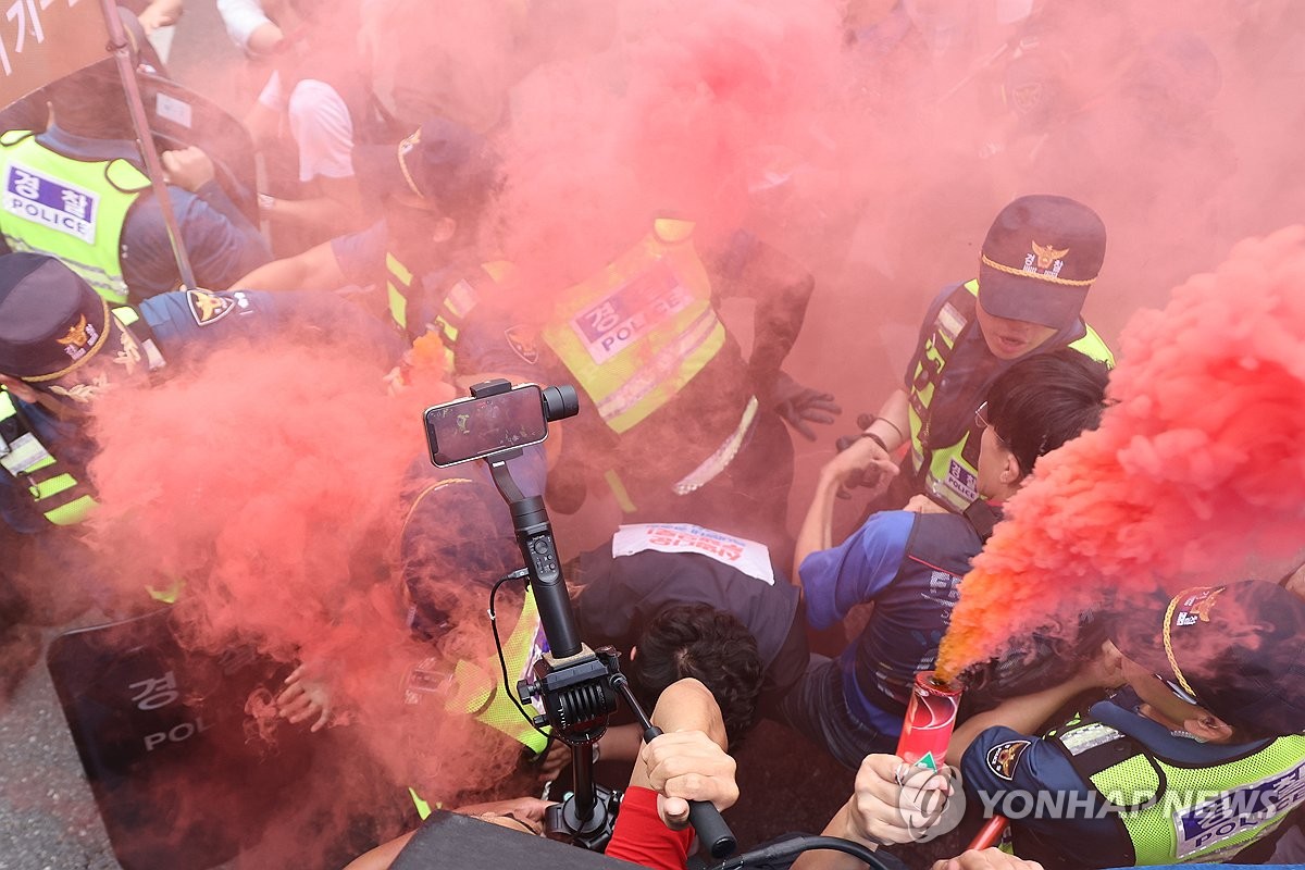 파업 철도노조 서울 도심 집회…"요구 불수용시 2차파업 준비"