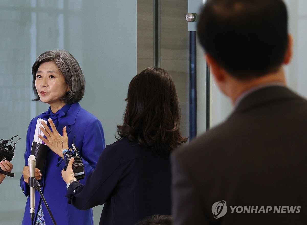 보유주식 매각 논란에 김행 "적자라 시누이에 팔 수밖에 없었다"