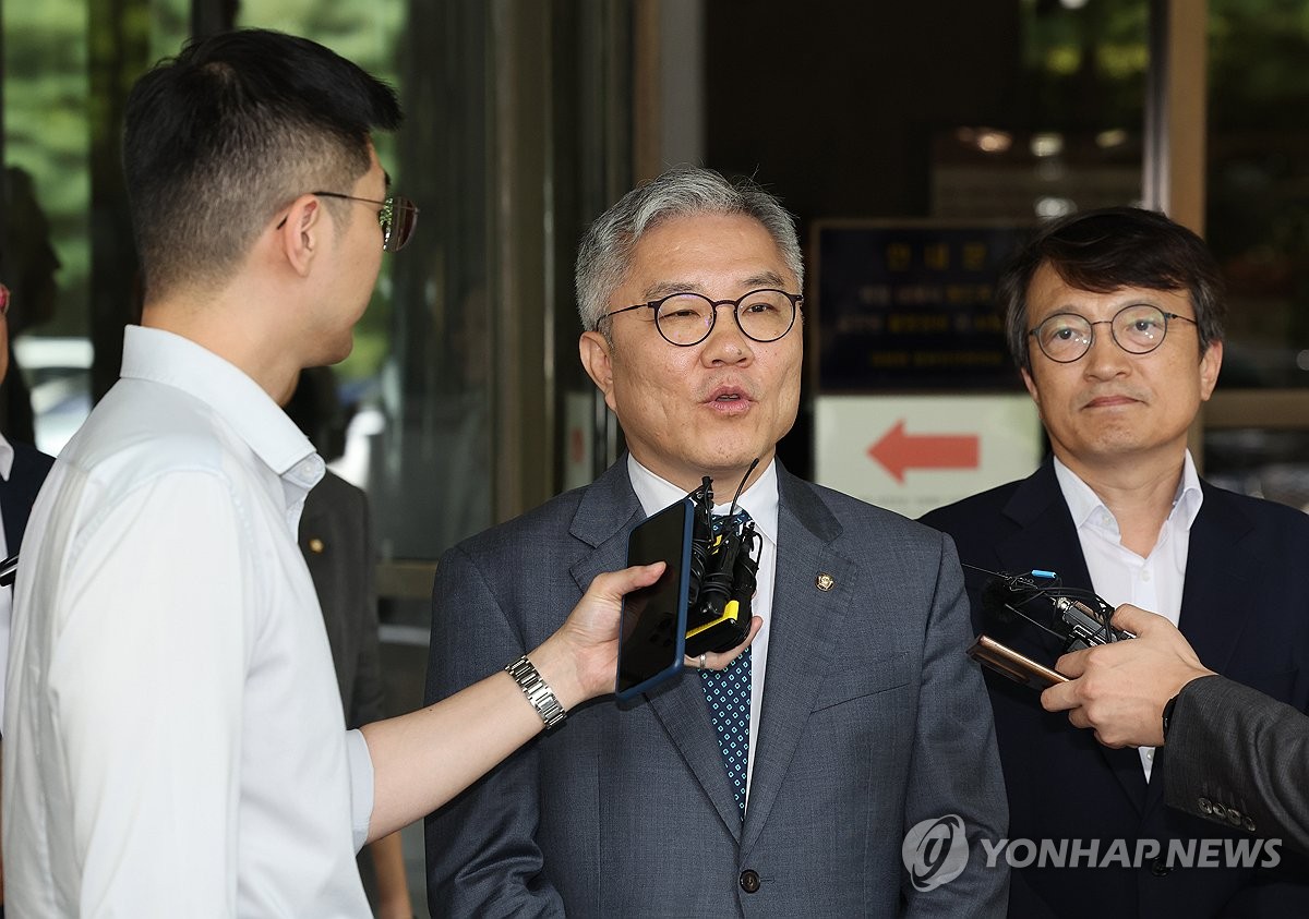 '의원직 상실' 최강욱 "정치검찰 표적수사 판단 없어 아쉽다"