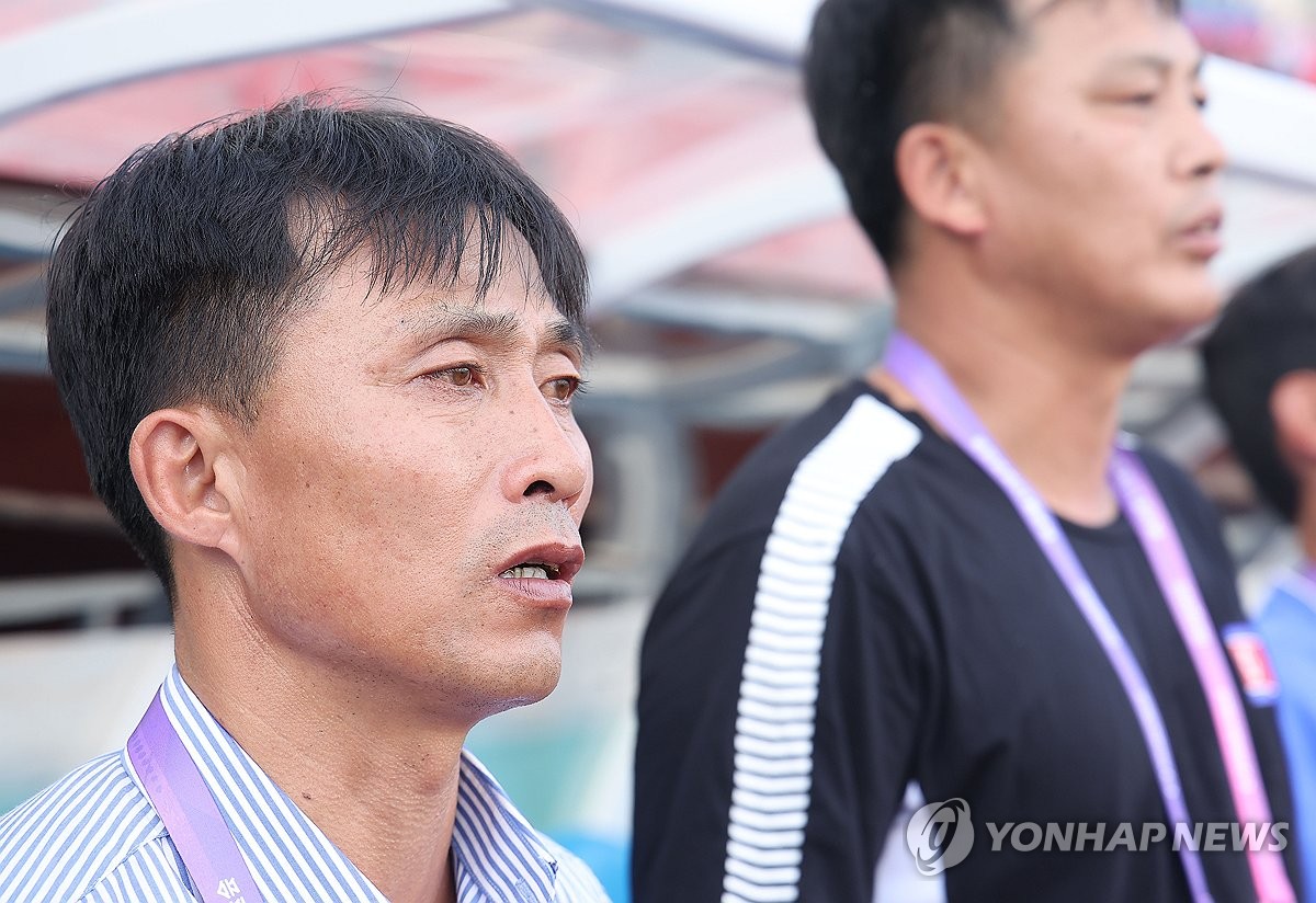 [아시안게임] 북한 축구감독 "경기장에선 이겨야…한국과 붙어도 마찬가지"