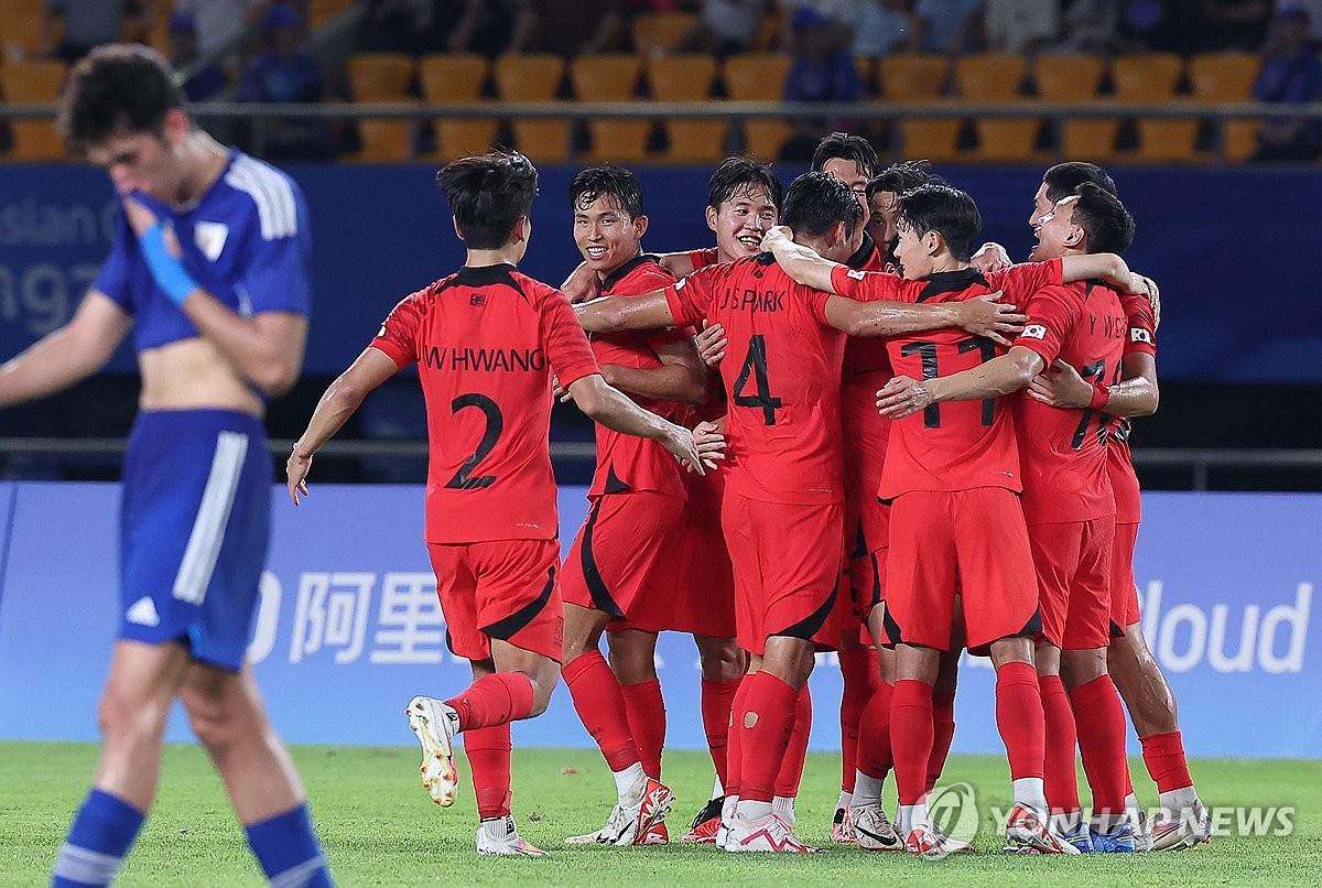 [아시안게임] 정우영 해트트릭…황선홍호, 1차전서 쿠웨이트 9-0 대파