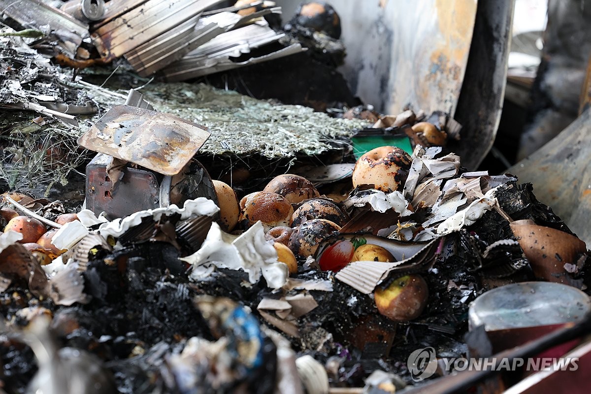 '추석 대목인데'…화마에 고개 떨군 전통시장 상인