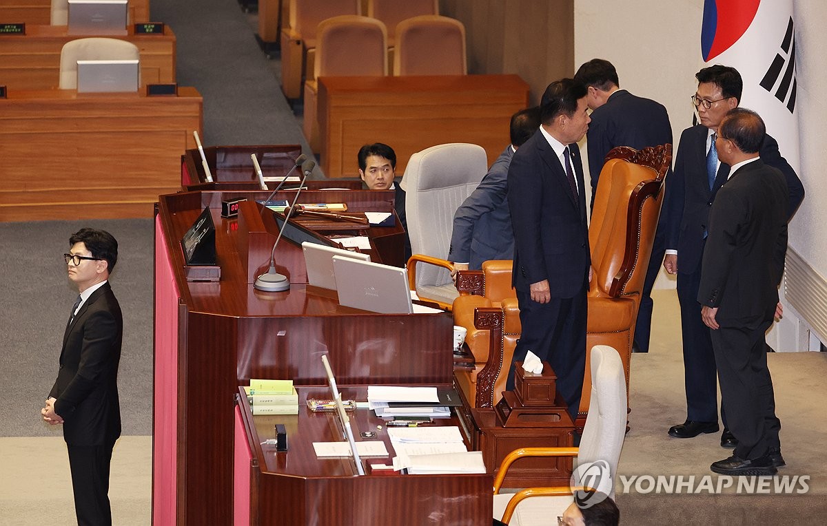 한동훈 '李체포안 설명'에 고성·야유…여야 '피의사실 공표' 논란