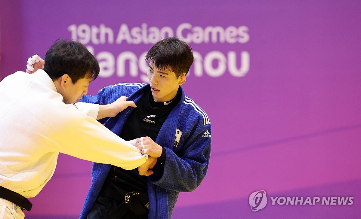 [아시안게임] 유도 이하림, 60㎏급 결승 진출…은메달 확보