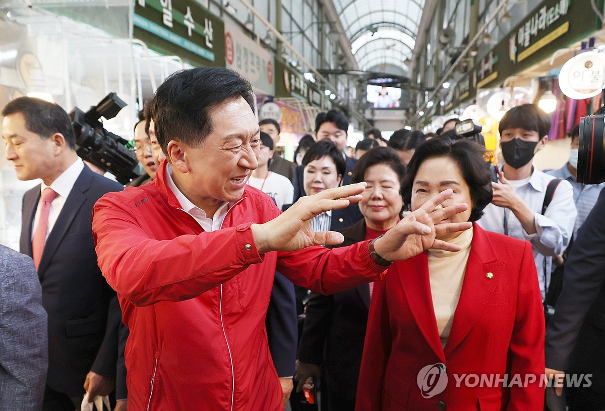 여야, 서울역·용산역서 귀성객 인사…추석 민심 잡기