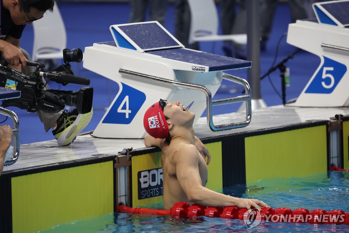 [아시안게임] 지유찬, 남자 자유형 50ｍ서 21년 만의 금메달…또 대회신기록(종합)