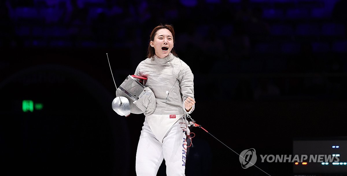 [1보] '윤학길 딸' 윤지수, 항저우 AG 펜싱 여자 사브르 개인전 금메달