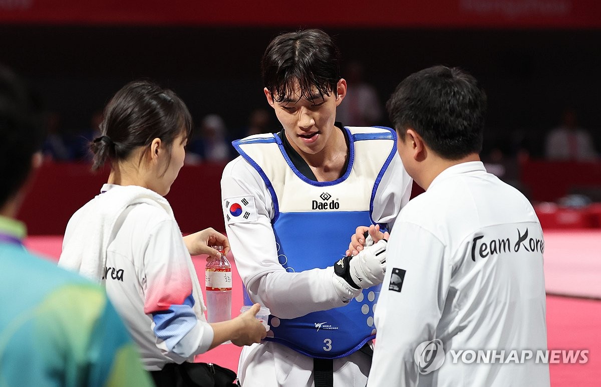 [아시안게임] 태권도 박우혁, 접전 끝에 결승 올라 銀 확보…진호준은 동메달