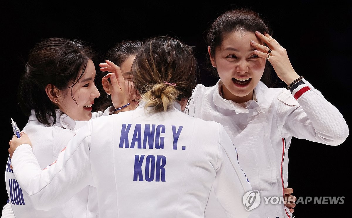 [아시안게임] 개인전 우승 다툰 최인정·송세라, 단체전서는 함께 '금빛 미소'