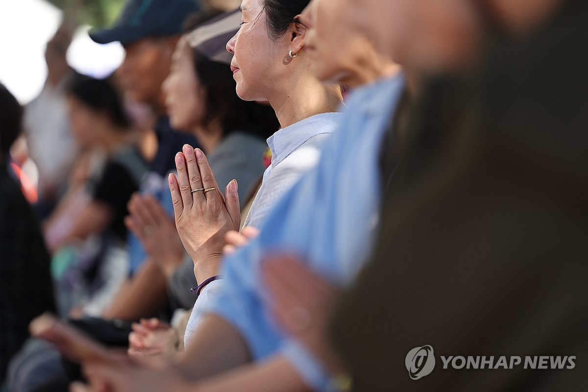 "길에서 맞는 두번째 명절"…이태원참사 유족 추석 합동차례