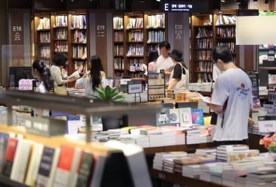 책 점점 더 안 산다…2030 도서구입비 월 9000원 '역대 최저'