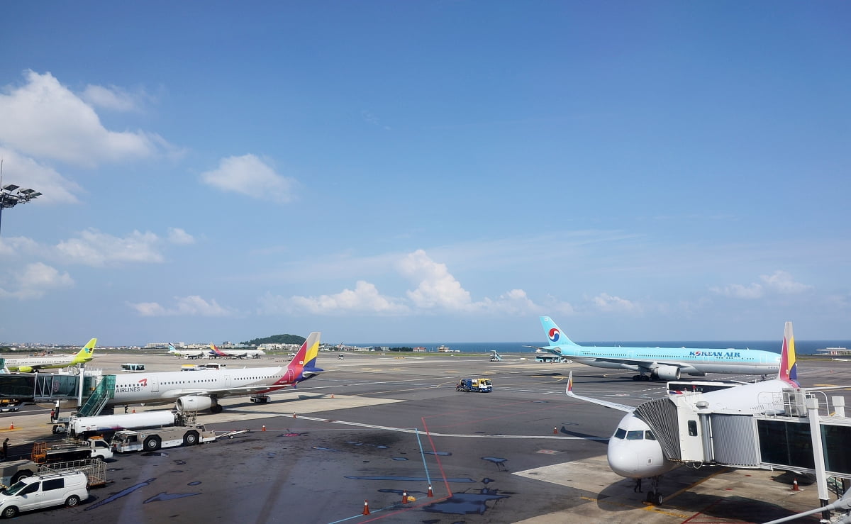  푸른 하늘 제주공항. 사진은 기사와 관련 없음. / 사진=연합뉴스