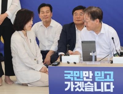 김은경, 단식장 찾아 "고비 넘겼다"…이재명 "인간 아닌 사람들"