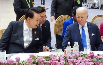 尹, G20서 바이든과 세 번 환담…바이든 "캠프 데이비드, 역사적 순간"