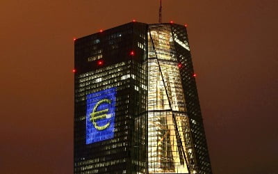 유럽, 소매용 국채 발행 급증…"예금금리 안 높이는 은행 압박"