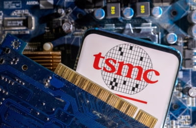 'ASML' 포함…"대만 TSMC, 반도체 장비 납품 연기 요청"