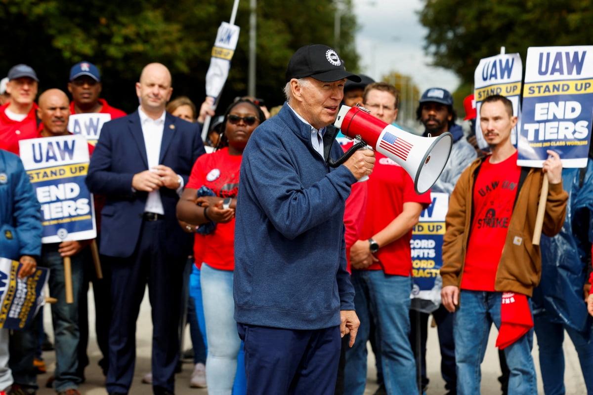 전미자동차노조(UAW) 파업에 지지 선언을 한 조 바이든 대통령. 사진=REUTERS