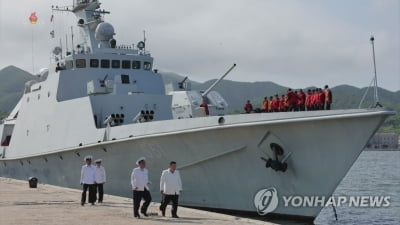 北김정은, 선박엔진공장·군수공장 시찰…"해군무력 강화"