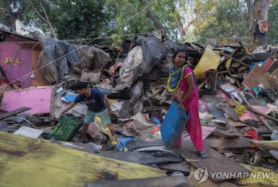 인도 G20회의 앞두고 빈민가 나타난 불도저…판자촌 강제퇴거