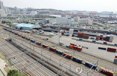 철도노조 파업 첫날 부산신항·부산진역 화물 수송 뚝 떨어져