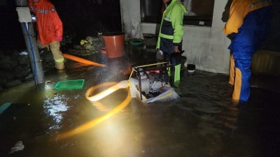 제주 동부 밤새 시간당 74.6㎜ 기습폭우…정전 등 핏해