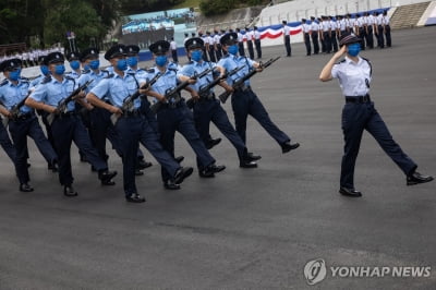 홍콩 경찰, 중고교 학생들에 중국식 '거위걸음' 제식훈련