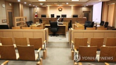어린 의붓딸 상습 성폭행 40대 항소심서 감형…징역 8년