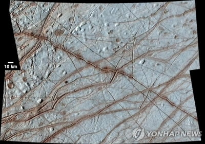 "목성 위성 유로파 얼음층 밑 바다에 탄소 있다"