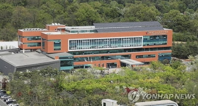 "'노란버스' 논란 여파…일부 학교서 교사에 위약금 부담 지시"