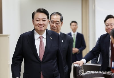 한총리, 국무회의서 '한중 셔틀외교' 언급…"각급 교류 확대"