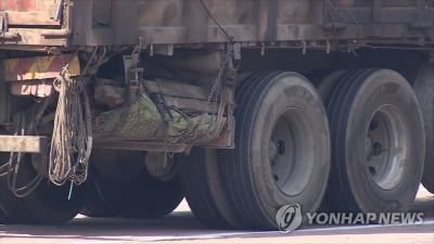 제2경인고속도 정체구간서 화물차 추돌 트럭 운전자 사망