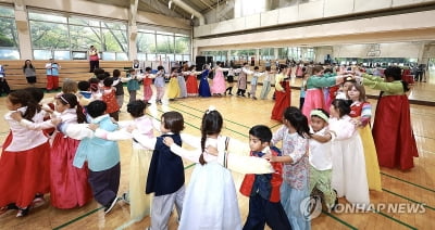 현대외국인학교 어린이들, 한복 입고 추석맞이 행사