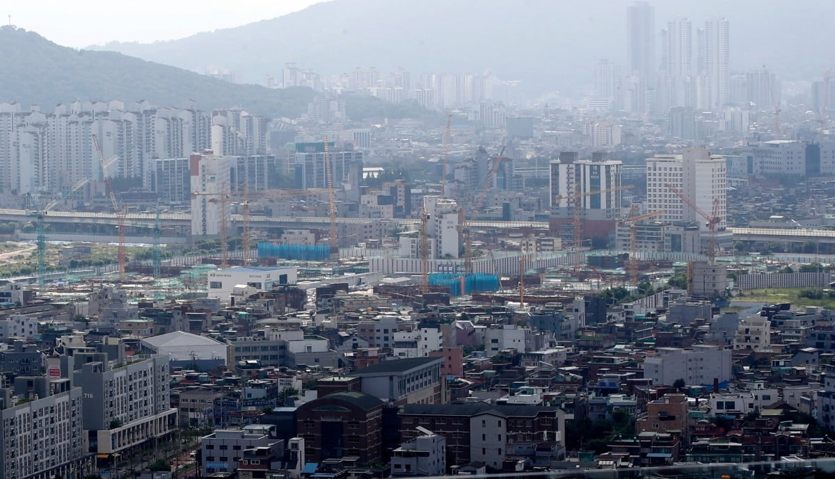 사진은 28일 서울 강북구 북서울꿈의숲 전망대에서 바라본 서울 도심 모습.  /사진=뉴스1