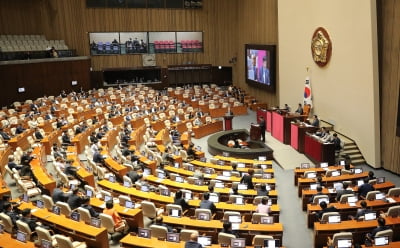 내일 총선이라면 어느 당 투표?…국힘 30.5%, 민주 29.9% [메트릭스]