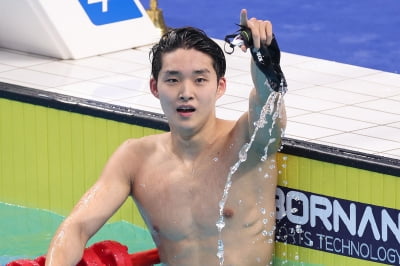 [속보] 김우민, 아시안게임 남자 자유형 800ｍ 금메달…2관왕 달성