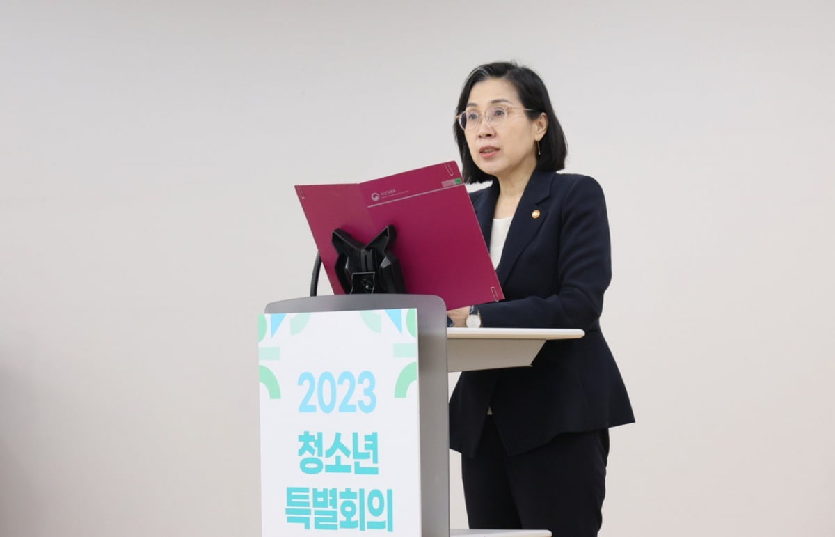 김현숙 여성가족부 장관이 지난달 22일 열린 '2023년 청소년특별회의' 본회의에서 개회사를 하고 있다. (여성가족부 제공) 