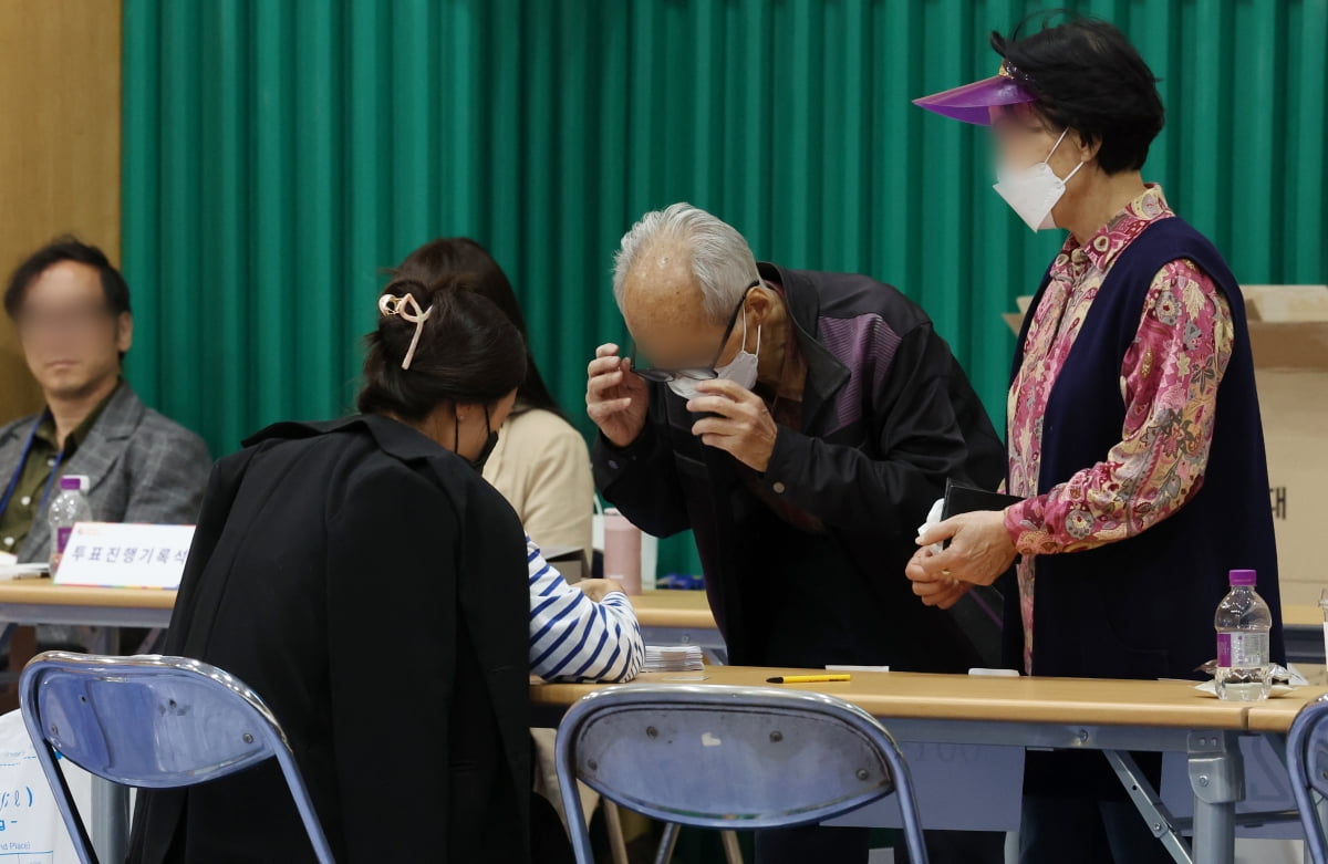 [포토] 강서구청장 보궐선거 투표소 현장