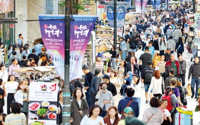 서울 명동 관광특구, '뉴욕 타임스스퀘어처럼' 광고 추진 [메트로]