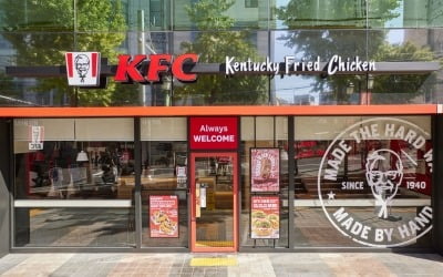 550억에 인수하더니…'마흔살' KFC의 놀라운 변신 [한경제의 신선한 경제]