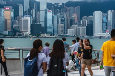"중국인들, 이젠 에르메스 대신 맥도널드"…비상 걸린 홍콩
