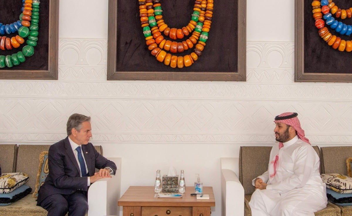 토니 블링컨 미국 국무장관이 지난 15일(현지시간) 사우디아라비아 리야드에서 모하메드 빈 살만 사우디 왕세자와 회담하고 있다. 로이터
